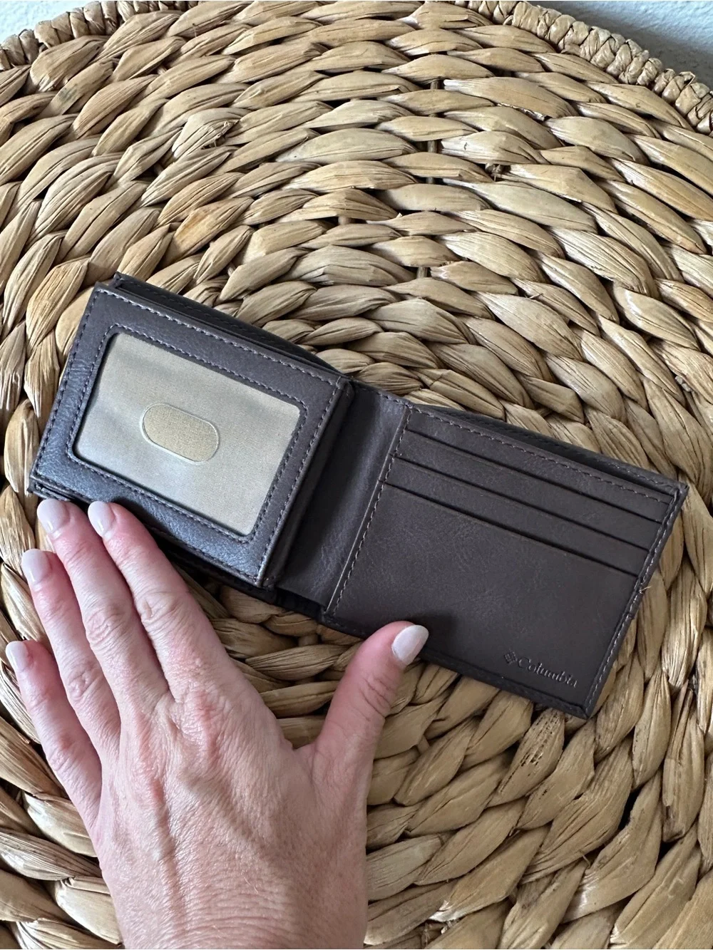 Columbia Men’s Brown Leather Bifold Wallet - Vertical Stitch Logo